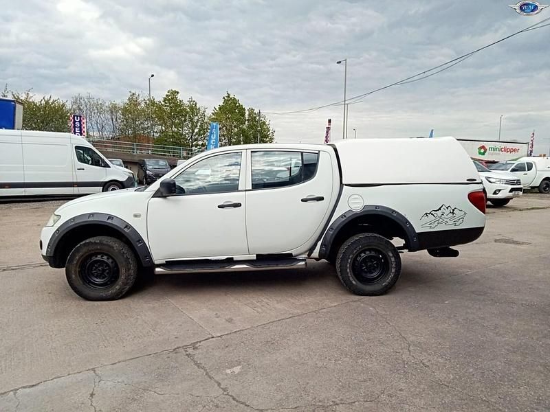 Used Mitsubishi L200 134 HP (98 kW) 2011 White Pickup