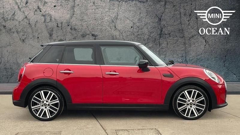 Used Mini Cooper Exclusive 134 HP (98 kW) 2022 Red Hatchback