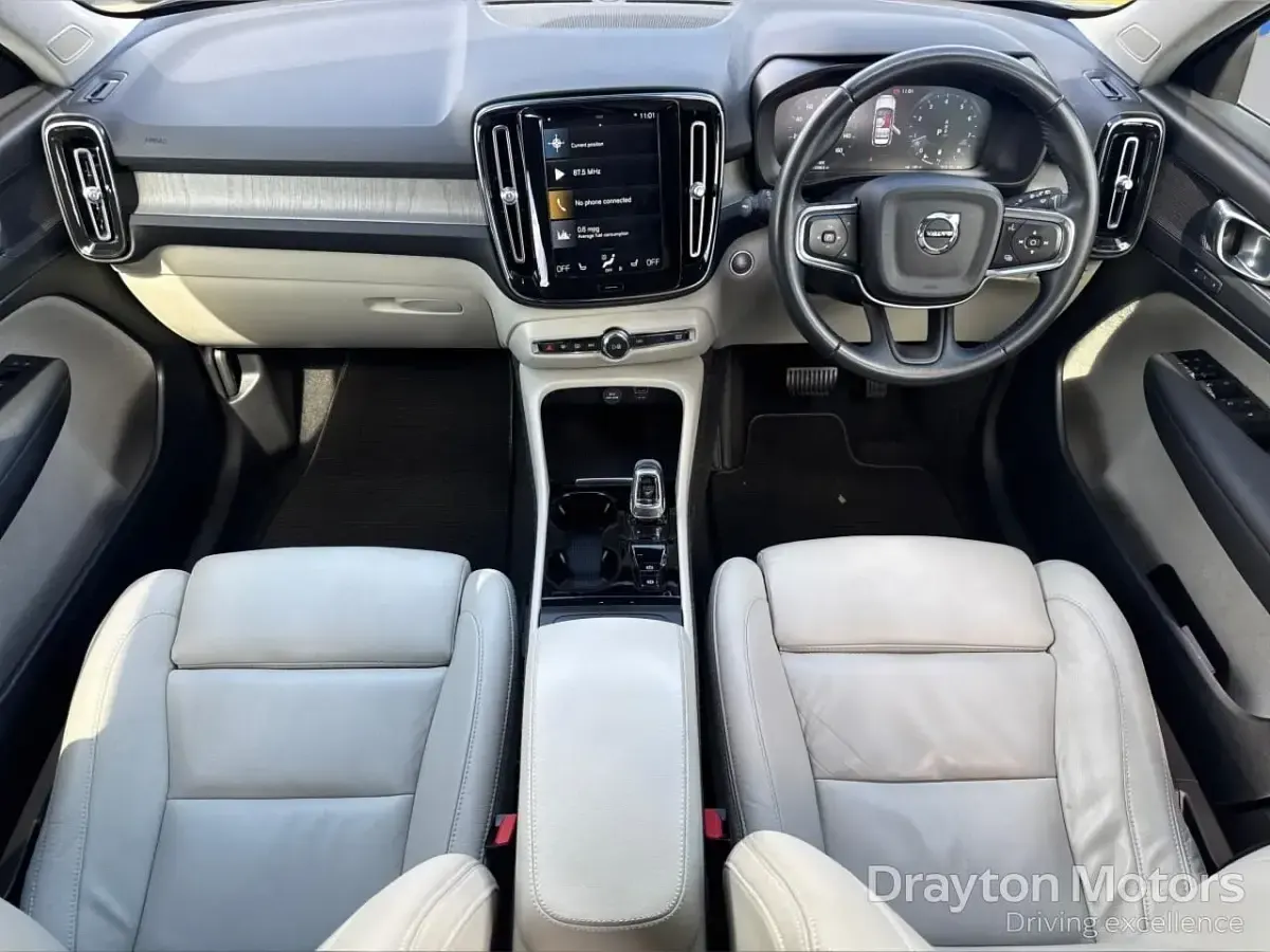 Usado Volvo XC40 Inscription 197 CV (144 kW) 2021 Negro SUV