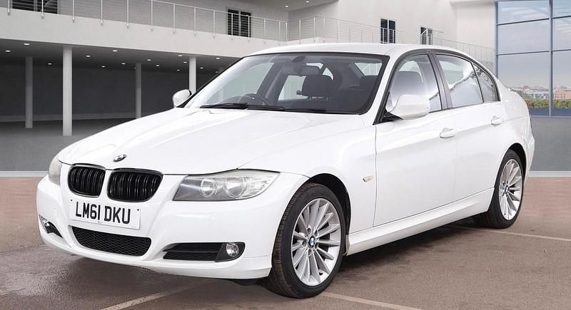 Used BMW 318 2011 White Sedan