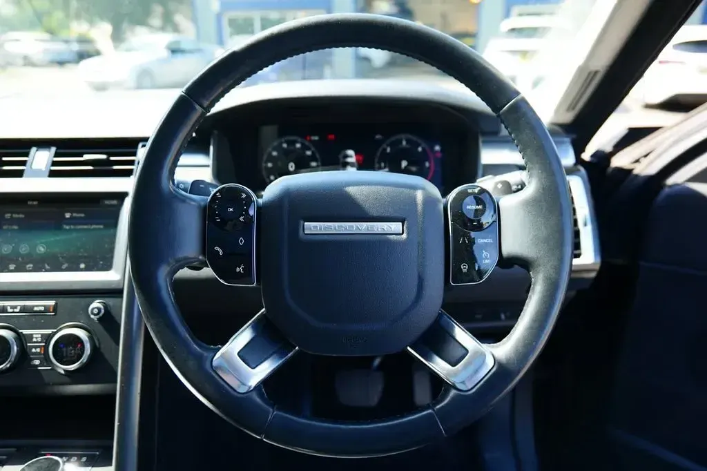 Used Land Rover Discovery Landmark 306 HP (225 kW) 2019 Black SUV