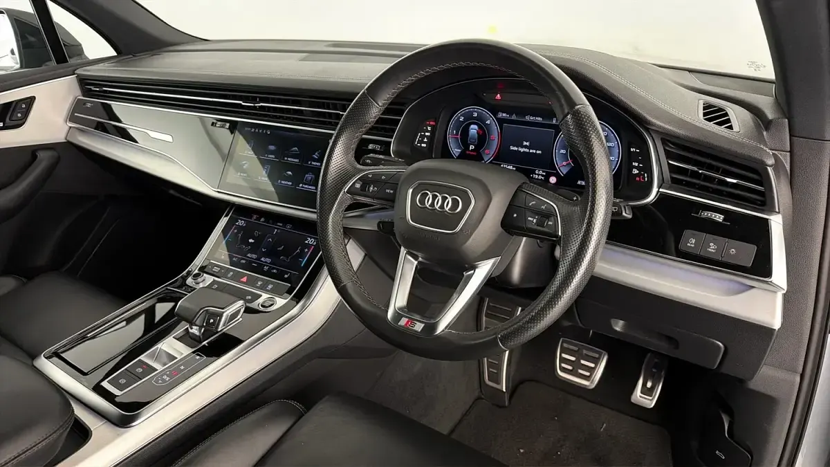 Used Audi Q7 S-Line 231 HP (169 kW) 2023 Silver SUV