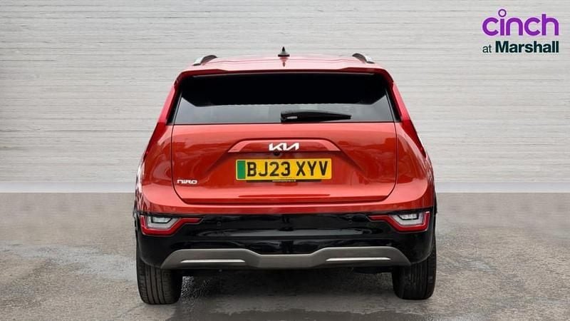 Used Kia e-Niro 147 kW (201 HP) 2023 Orange SUV