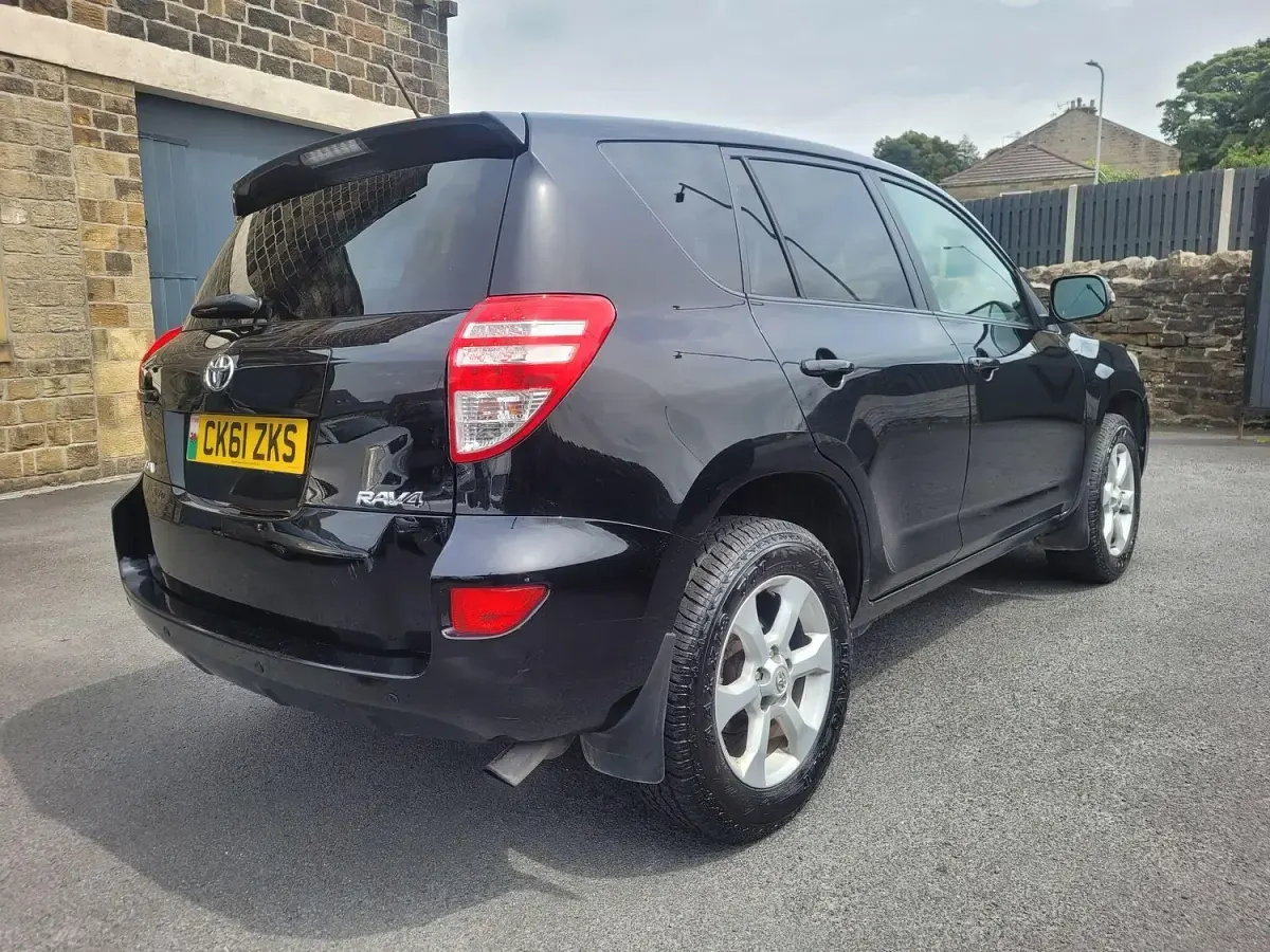 Used Toyota RAV4 147 HP (108 kW) 2012 Black SUV