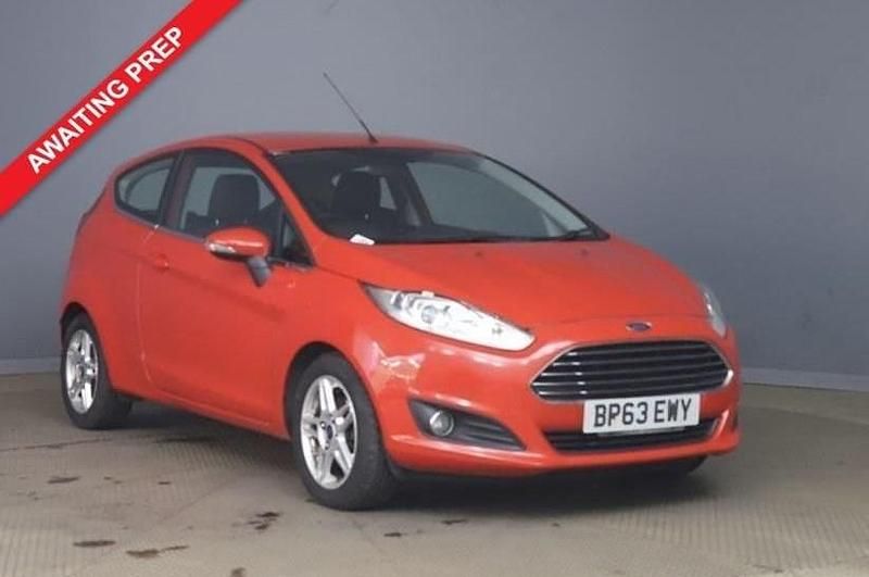 Used Ford Fiesta Zetec 82 HP (60 kW) 2014 Red Hatchback