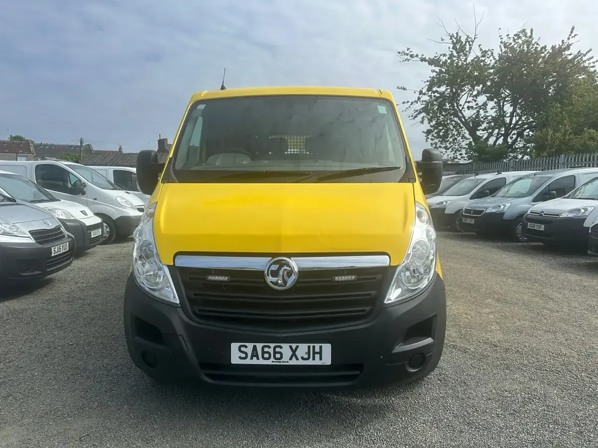 Used Vauxhall Movano 136 HP (100 kW) 2016 Yellow MPV