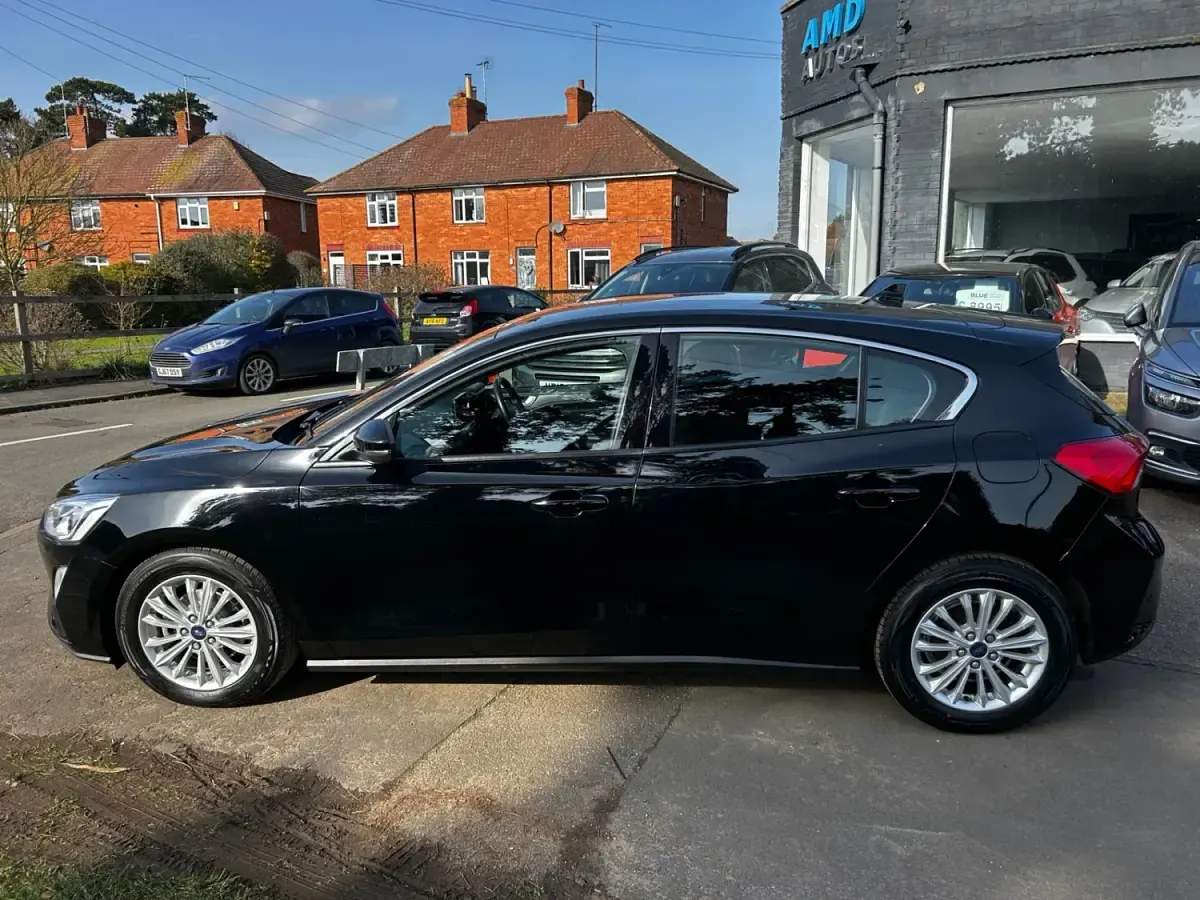 Używany Ford Focus Titanium 120 KM (88 kW) 2018 Czarny Hatchback