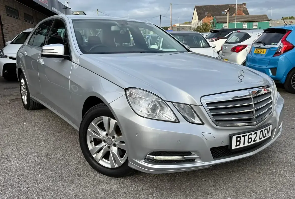 Usado Mercedes E220 SE 2013 Prateado Sedan