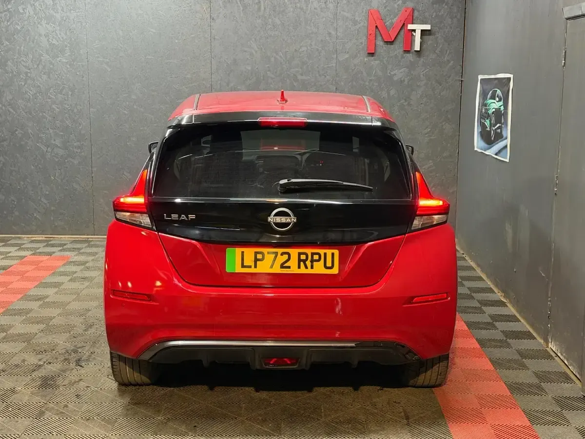 Gebraucht Nissan Leaf N-Connecta 160 kW (218 PS) 2022 Rot Kleinwagen
