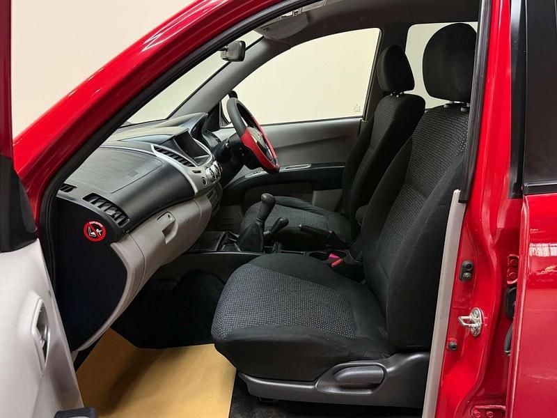 Used Mitsubishi L200 Warrior 176 HP (129 kW) 2012 Red Pickup