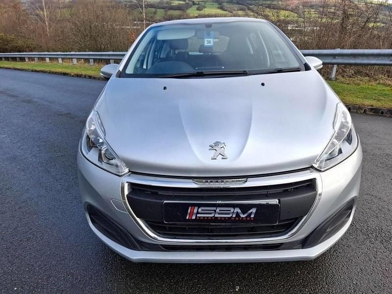 Second-hand Peugeot 208 Active 82 CP (60 kW) 2016 Argintiu Hatchback
