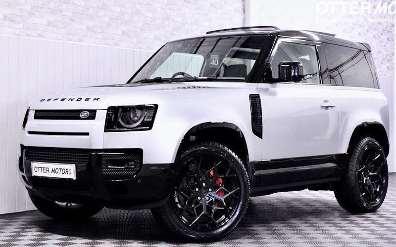 Used Land Rover Defender HSE Dynamic 300 HP (220 kW) 2024 Estate