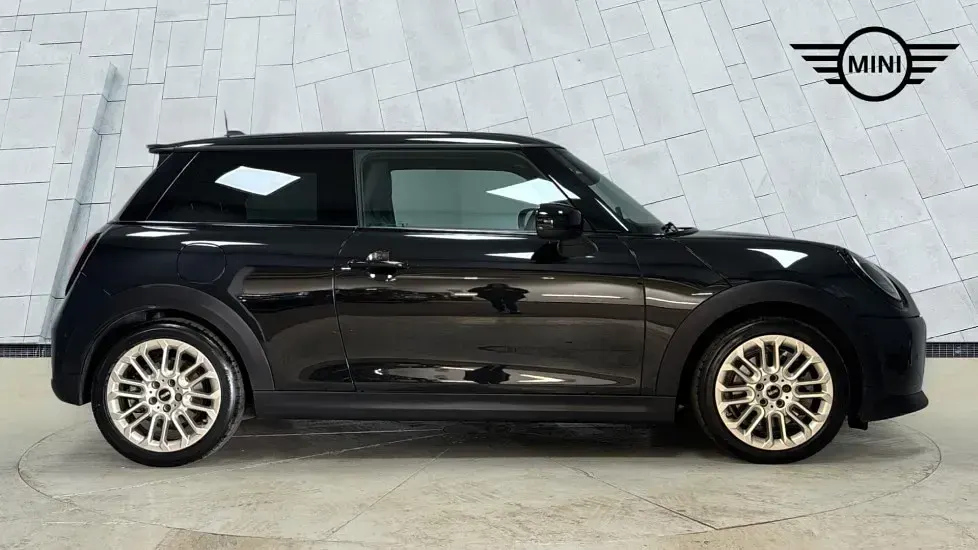 Used Mini Cooper S Hatch 201 HP (147 kW) 2024 Black Hatchback