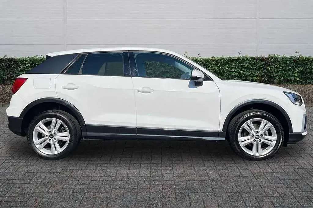 Used Audi Q2 Sport 110 HP (80 kW) 2022 White SUV