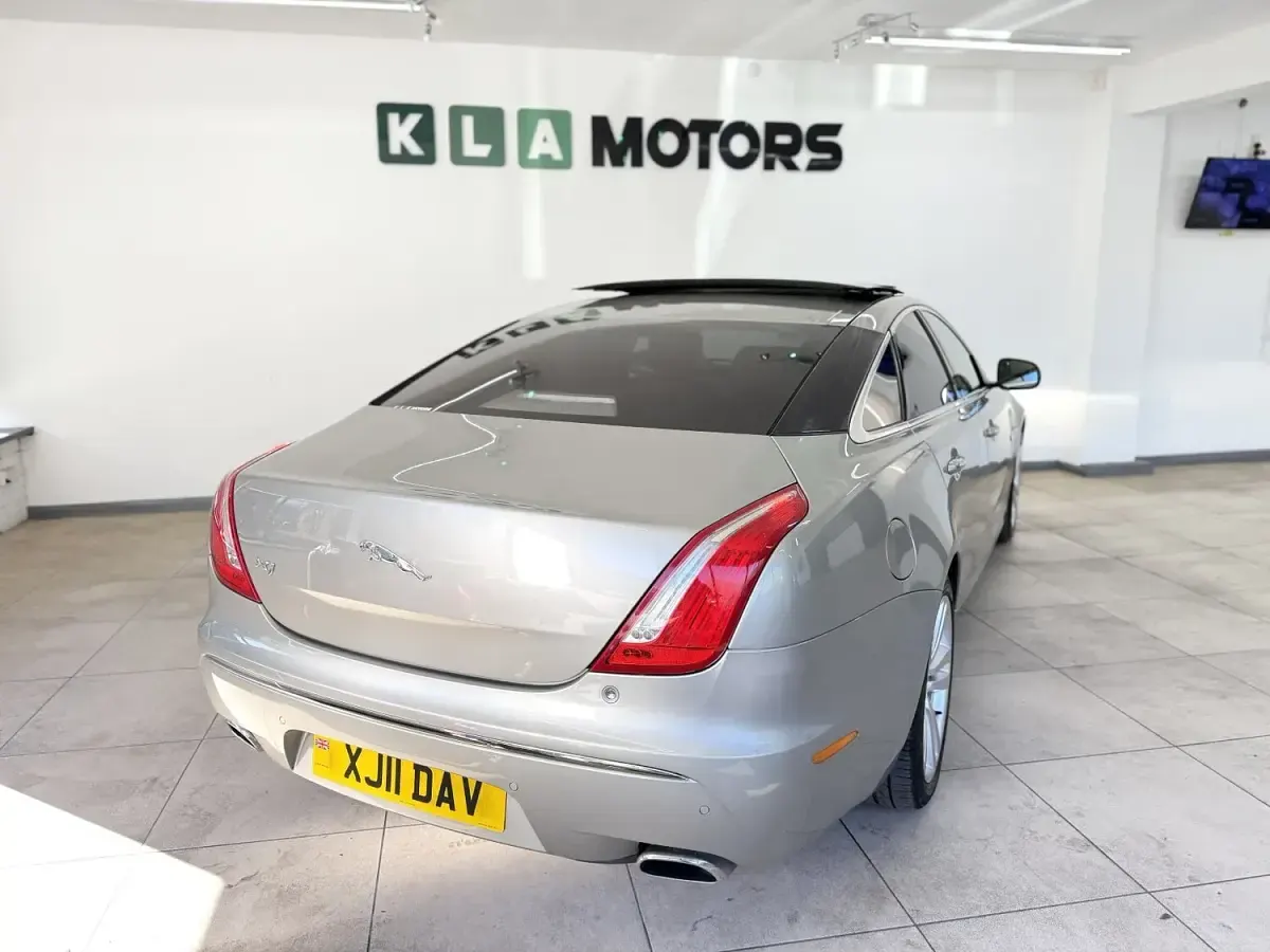 Used Jaguar XJ Premium Luxury 275 HP (202 kW) 2011 Gold Sedan