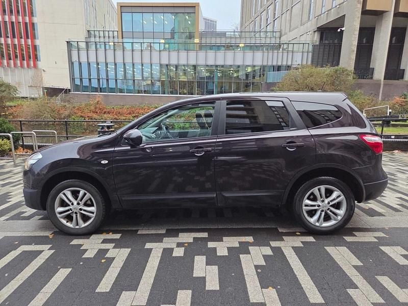 Black Used 2011 Nissan Qashqai +2 Acenta SUV | £2,750 (Fair price) - Image 1/4