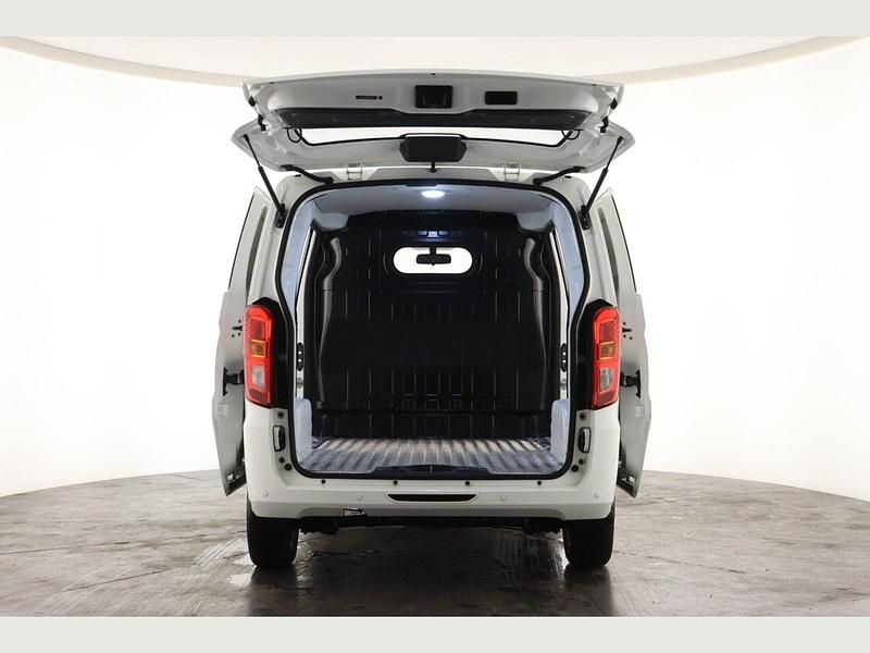 Used BYD ETP3 Active 100 kW (136 HP) 2024 White Van