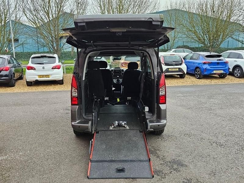 Used Peugeot Partner Tepee Allure 100 HP (73 kW) 2018 Grey MPV