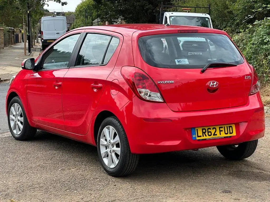 Used Hyundai i20 Active 84 HP (61 kW) 2012 Red Hatchback