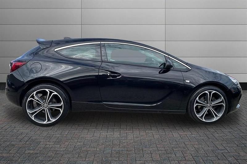 Used Vauxhall Astra GTC Edition 140 HP (102 kW) 2016 Black Coupe