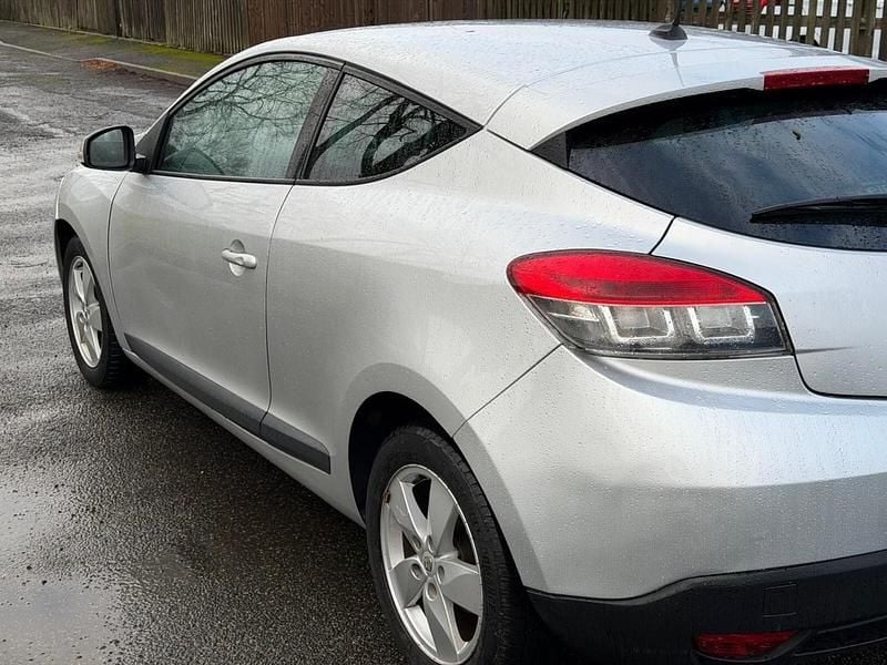 Used Renault Mégane Coupé Dynamique 2011 Silver Coupe
