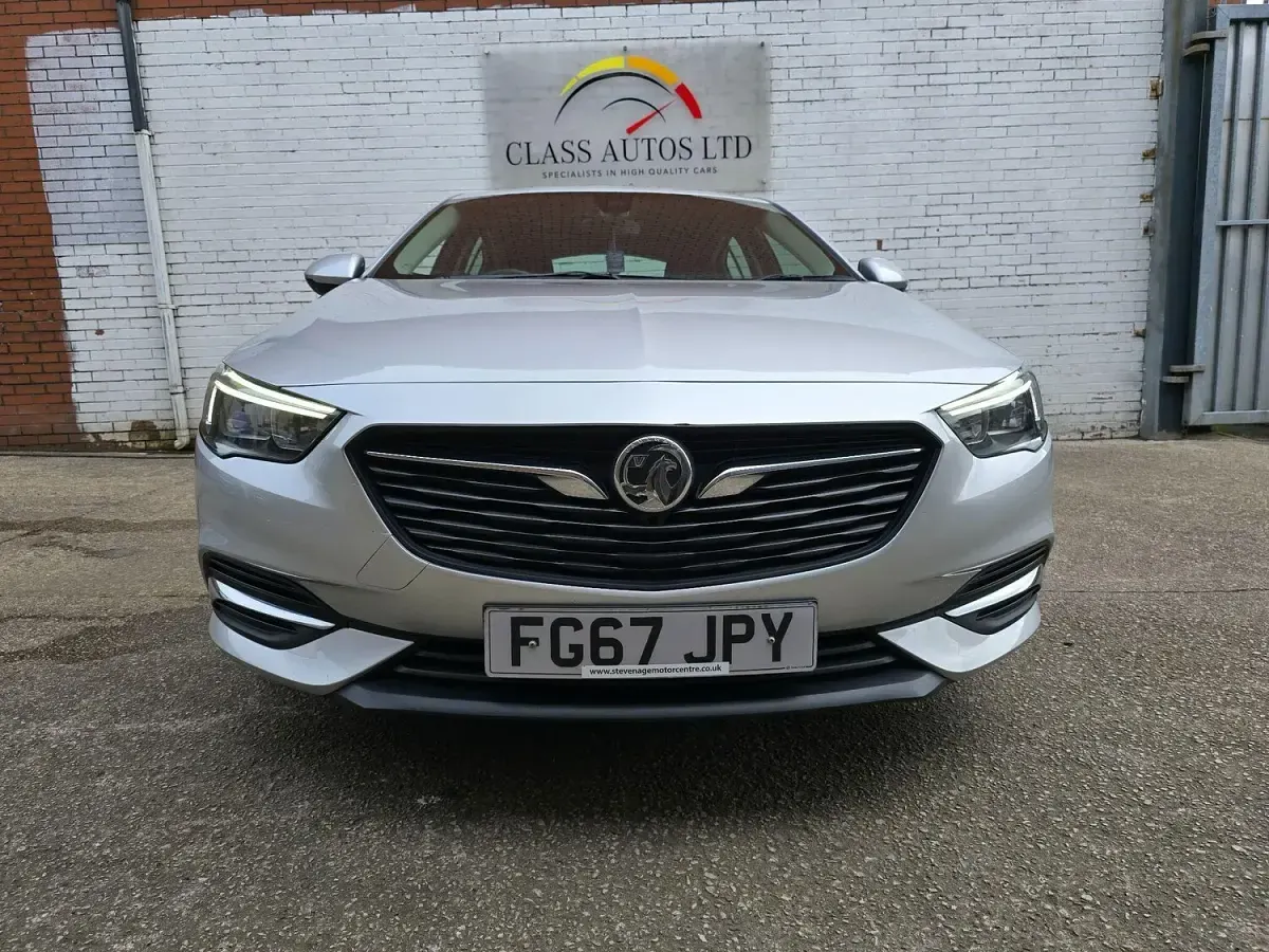 Used Vauxhall Insignia Design Edition 110 HP (80 kW) 2017 Silver Hatchback