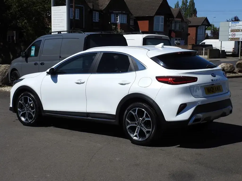 Usado Kia XCeed 118 HP (86 kW) 2021 Branco SUV