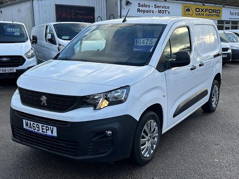 Used Peugeot Partner 100 HP (73 kW) 2019 White MPV
