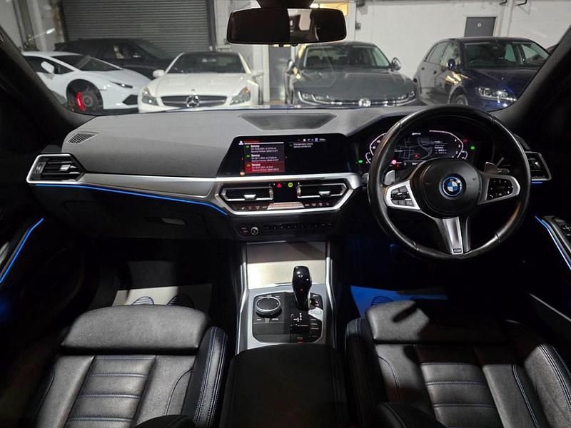 Begagnad BMW 330e M Sport 2021 Blå Sedan