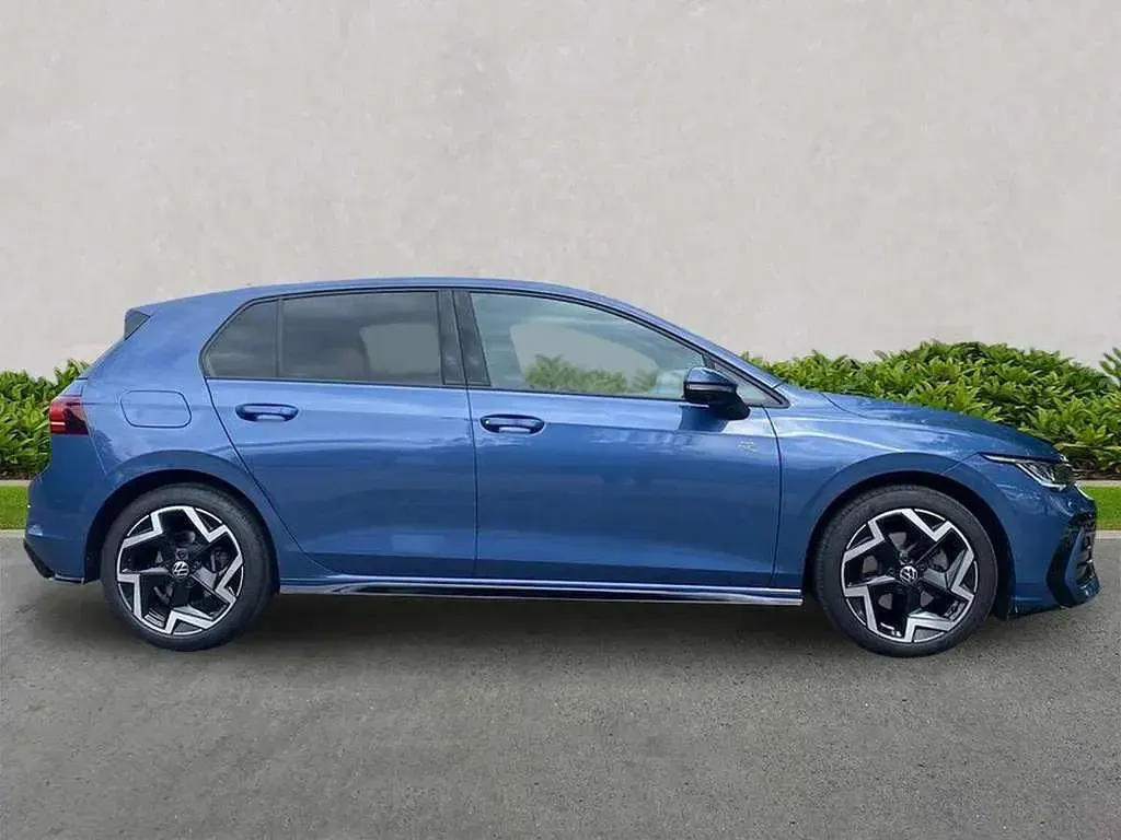 Used VW Golf VIII R-line 150 HP (110 kW) 2025 Blue Hatchback