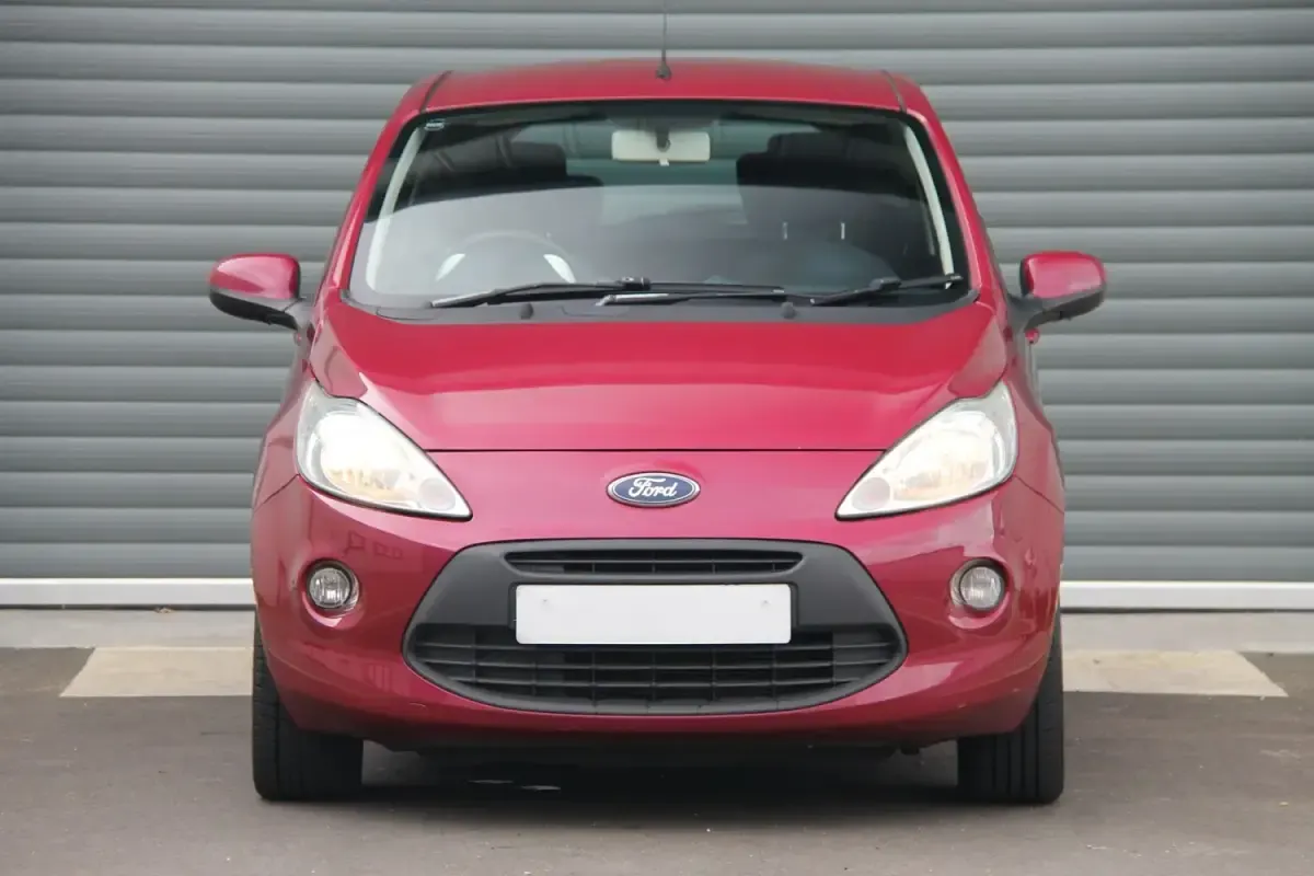 Usado Ford Ka Zetec 69 CV (50 kW) 2013 Rojo Utilitario