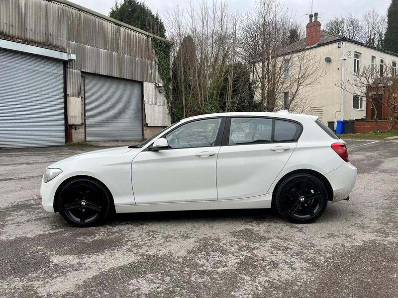 Used BMW 114 Sport Line 2012 White Hatchback