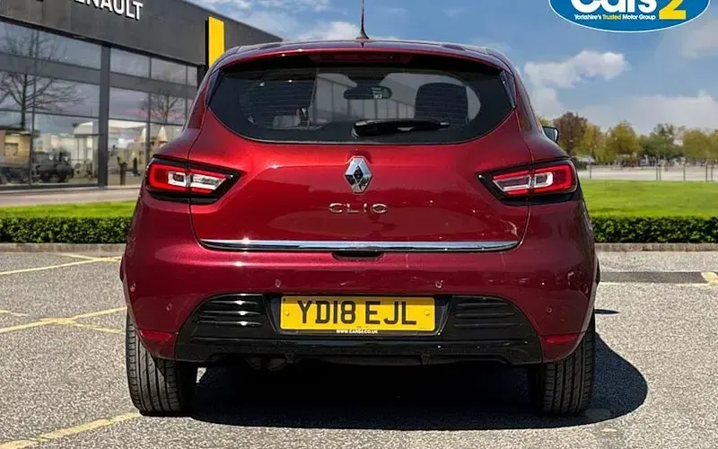 Used Renault Clio Signature 110 HP (80 kW) 2018 Red Hatchback