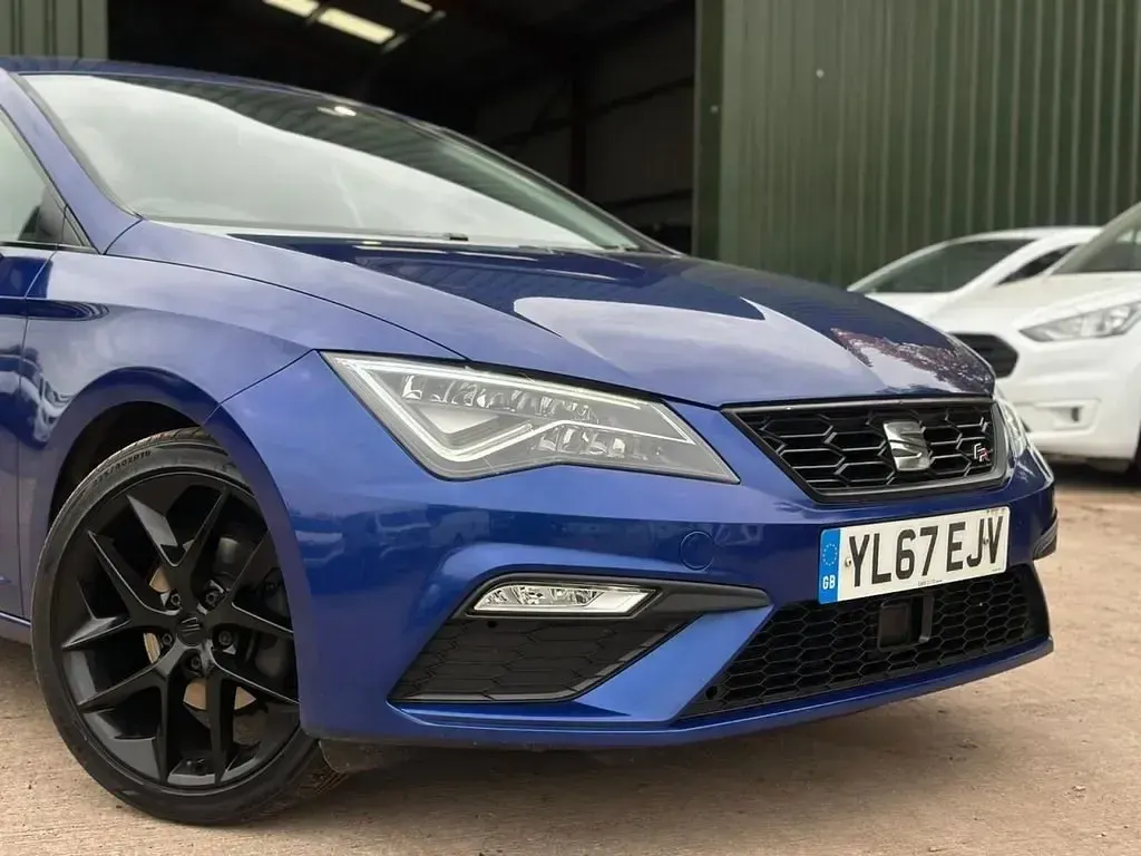 Begagnad Seat Leon FR 125 HK (91 kW) 2018 Blå Halvkombi