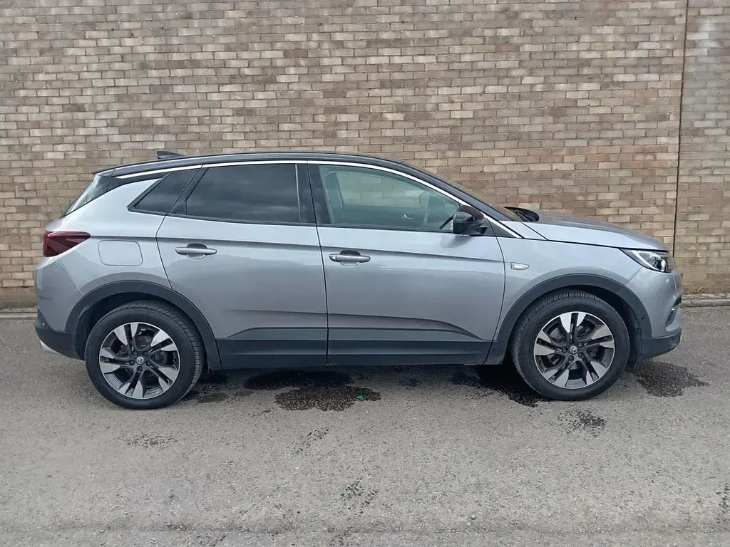Used Vauxhall Grandland X SRi 130 HP (95 kW) 2020 Grey SUV