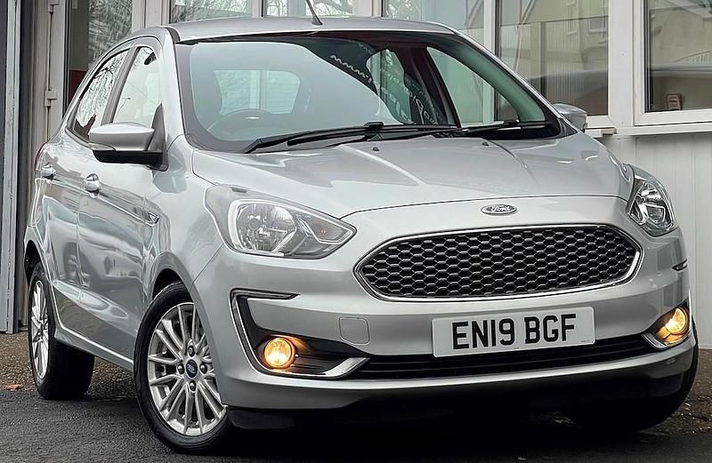 Usado Ford Ka Plus Zetec 85 HP (62 kW) 2019 Prateado Citadino