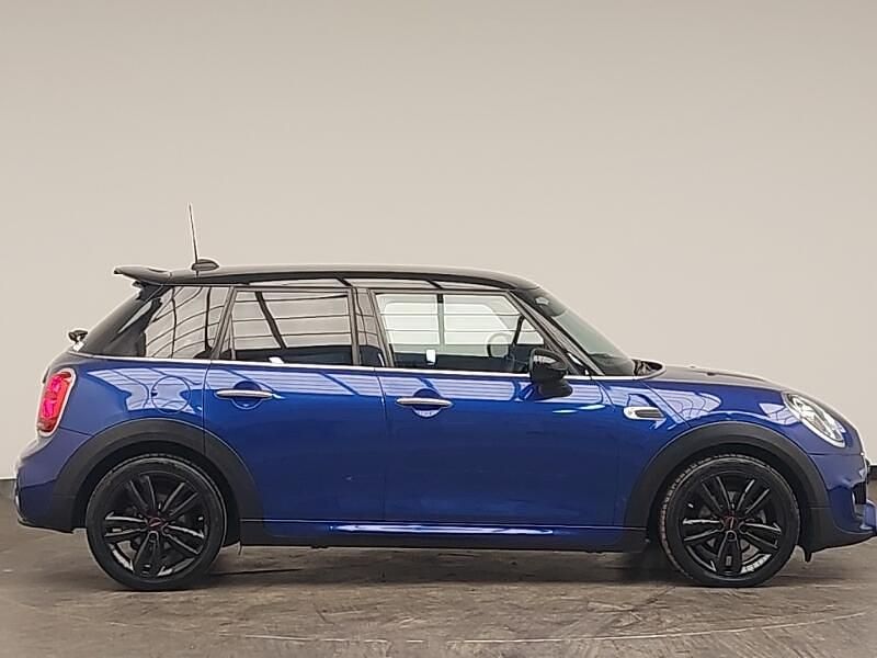 Usado Mini Cooper Hatch 136 CV (100 kW) 2018 Azul Utilitario