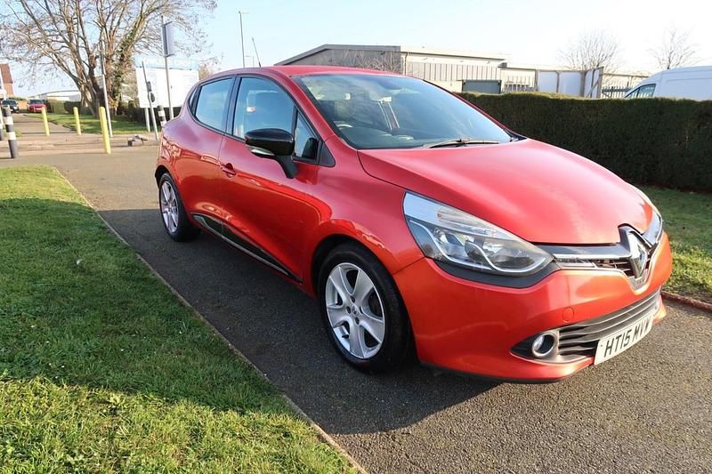 Used Renault Clio IV Dynamique 2015 Red Hatchback