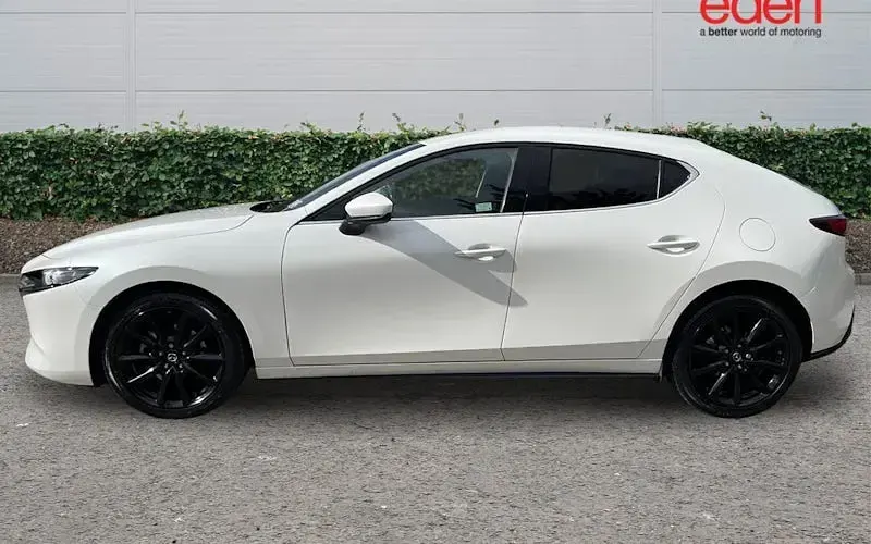 Used Mazda 3 Inclusive 180 HP (132 kW) 2021 White Hatchback
