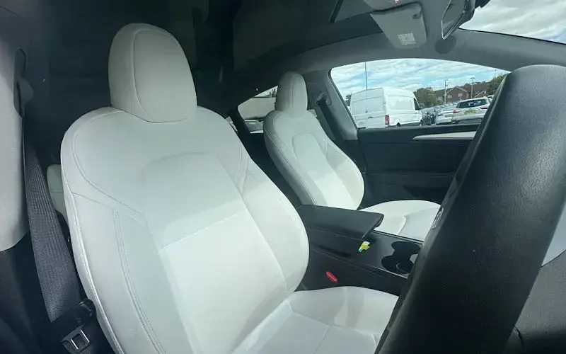 Used Tesla Model Y Standard Range 219 kW (299 HP) 2023 White SUV