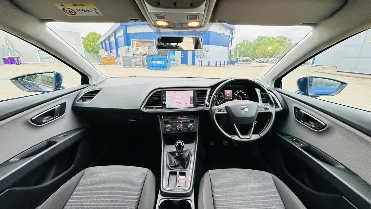 Used Seat Leon ST SE Dynamic 110 HP (80 kW) 2017 Blue Estate