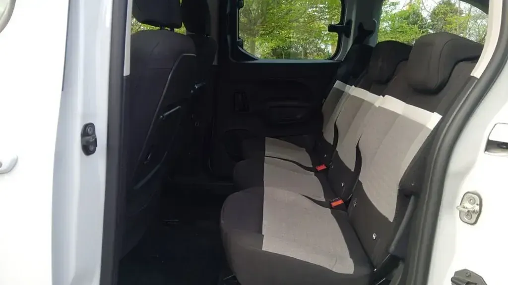 Używany Citroën e-Berlingo Feel 100 kW (136 KM) 2023 Biały Minivan