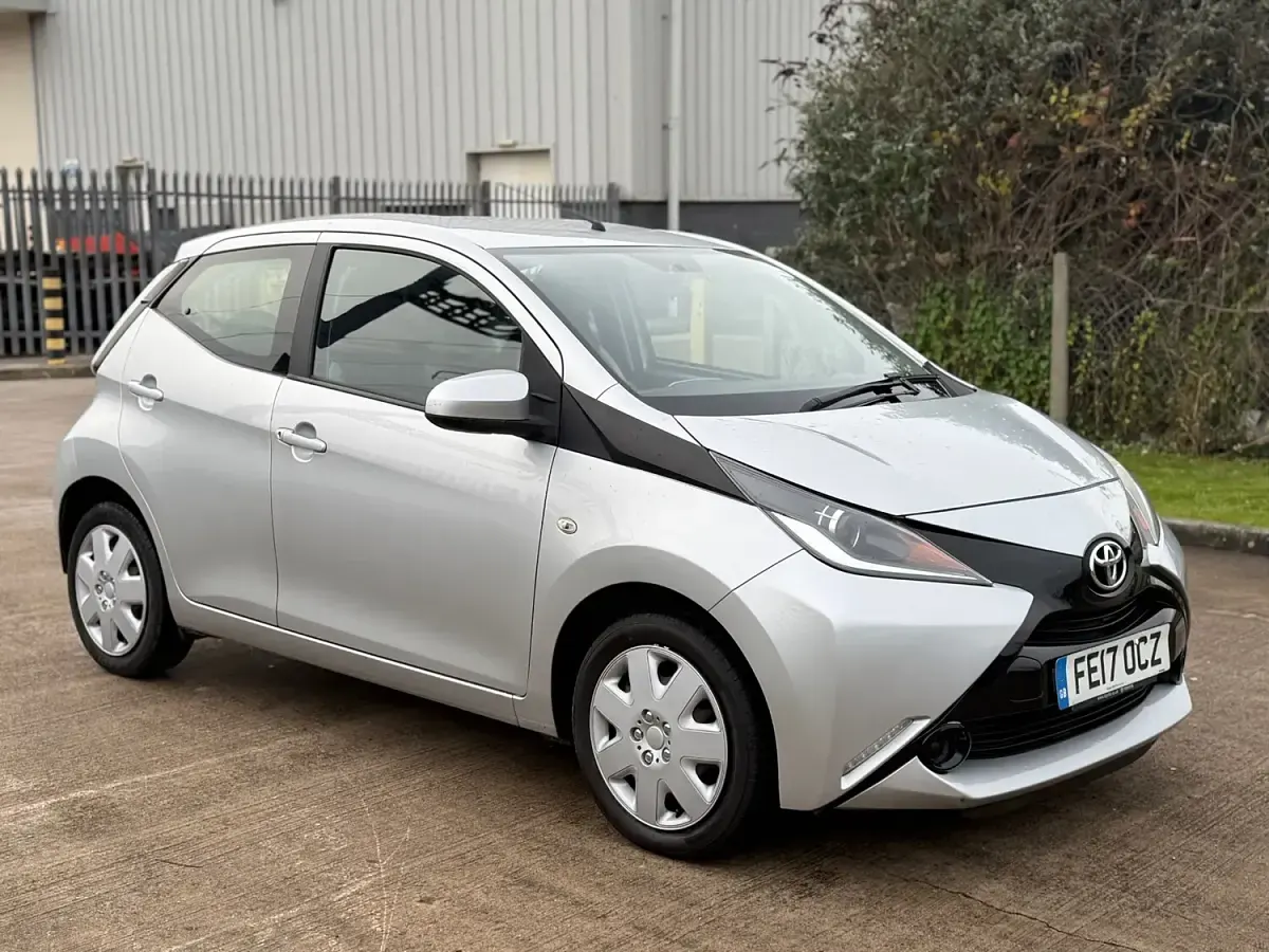 Used Toyota Aygo X-play 68 HP (50 kW) 2017 Silver Hatchback