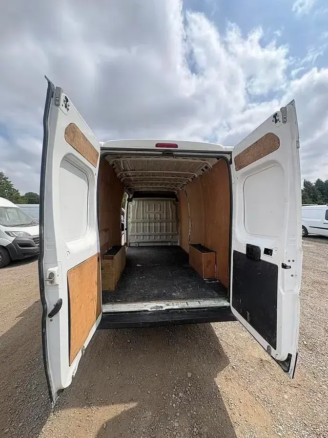 Used Peugeot Boxer 130 HP (95 kW) 2019 White Van