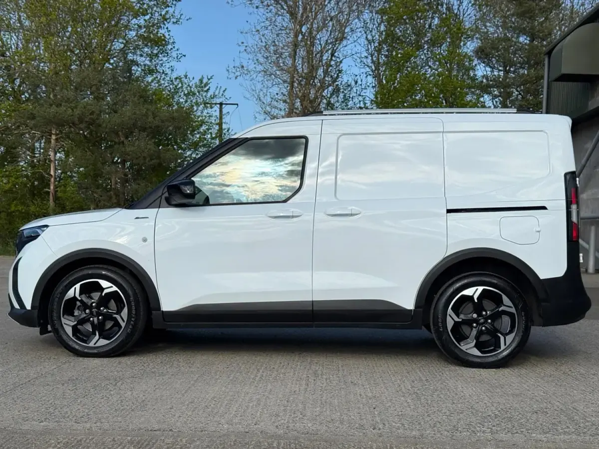 Begagnad Ford Transit Active 125 HK (91 kW) 2025 Vit Van