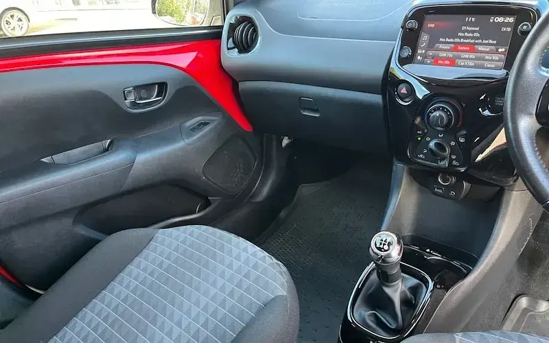 Used Peugeot 108 Allure 72 HP (52 kW) 2020 Red Hatchback