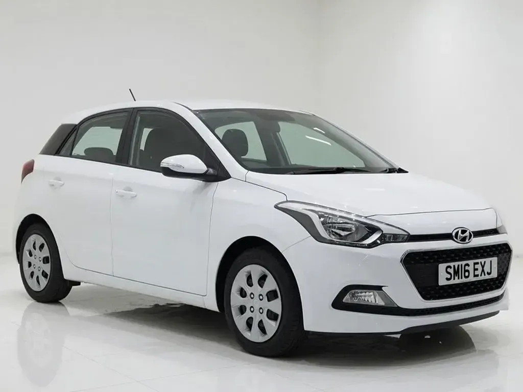 Used Hyundai i20 2016 White Hatchback