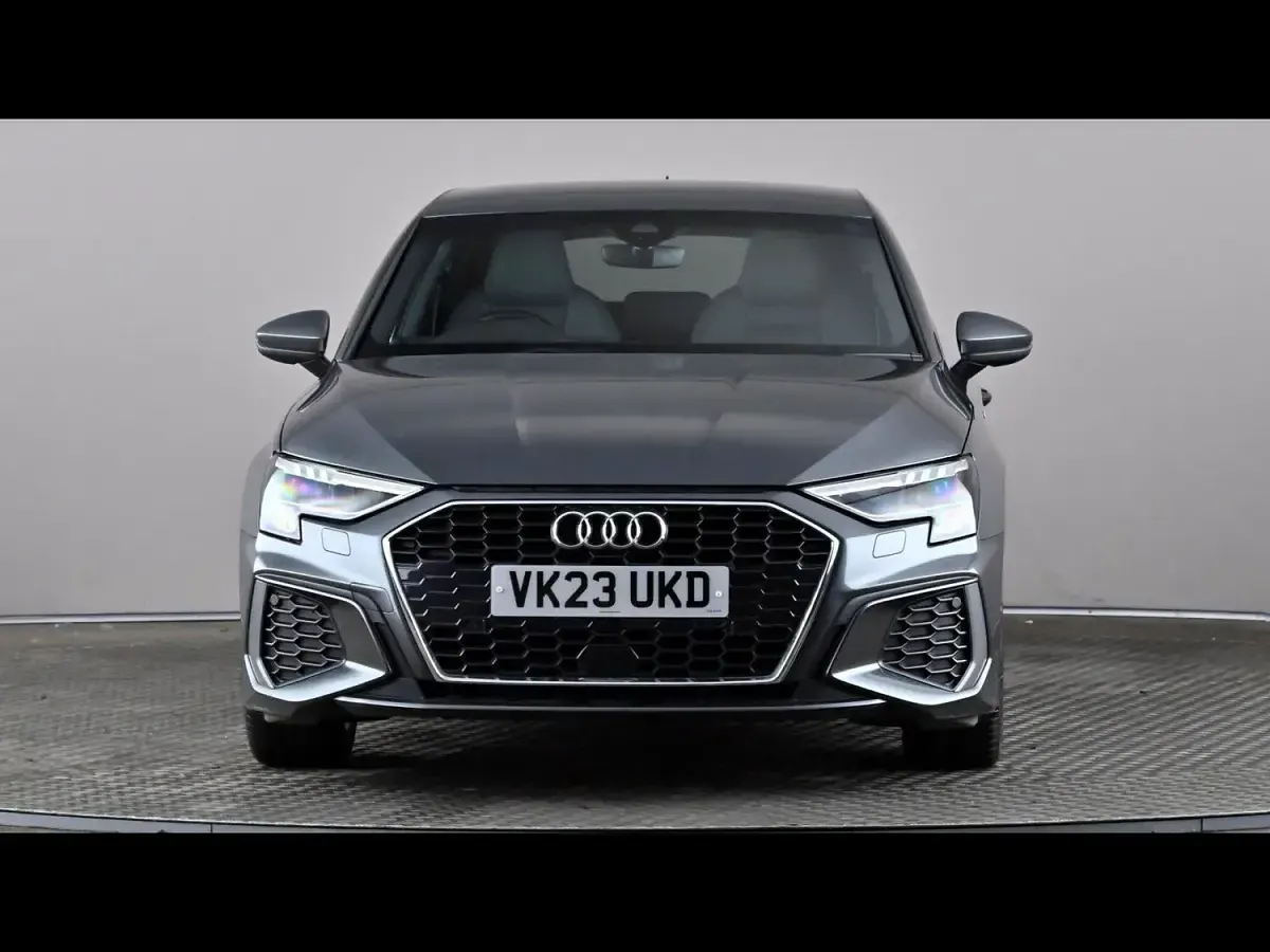 Usado Audi A3 S-Line 2023 Cinzento Sedan