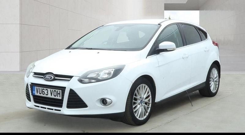 Usado Ford Focus Zetec 125 HP (91 kW) 2013 Branco Citadino