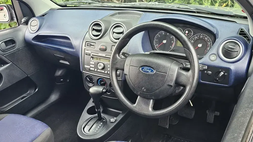 Used Ford Fiesta Style 100 HP (73 kW) 2006 Silver Hatchback